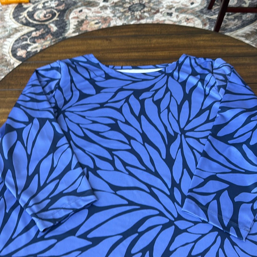Vineyard vines  top like new excellent condition